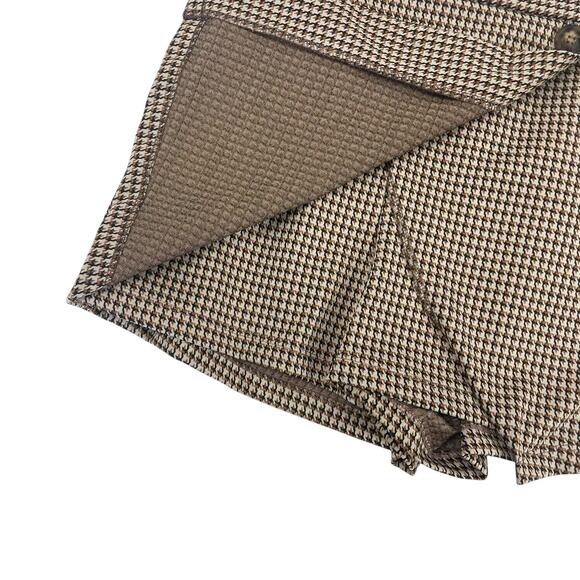 Altar’d State Wrap Front Houndstooth Tan Black Shorts Womens Small - Picture 2 of 6